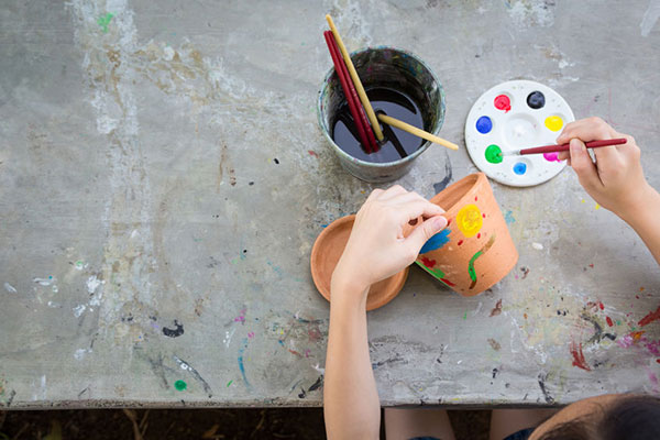 Decorating a pot